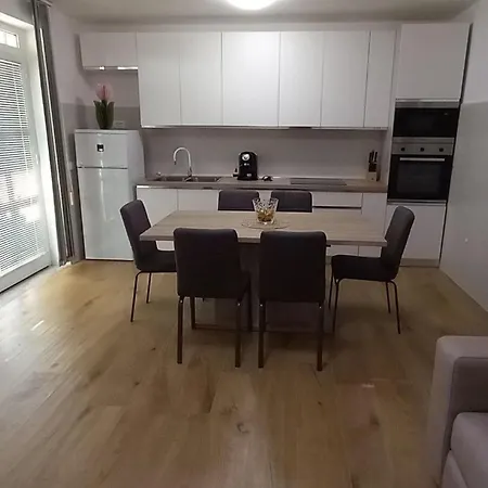 Bianca - Mit Privatem Pool By Interhome